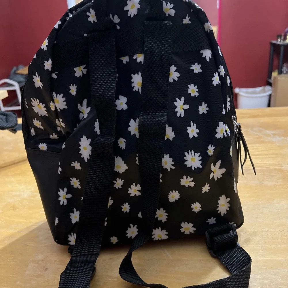 Kathy Ireland Insulated Backpack Lunch Bag Flower Design Black